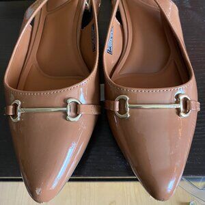 Jones New York Brown and Gold Pointed Toe Flats
